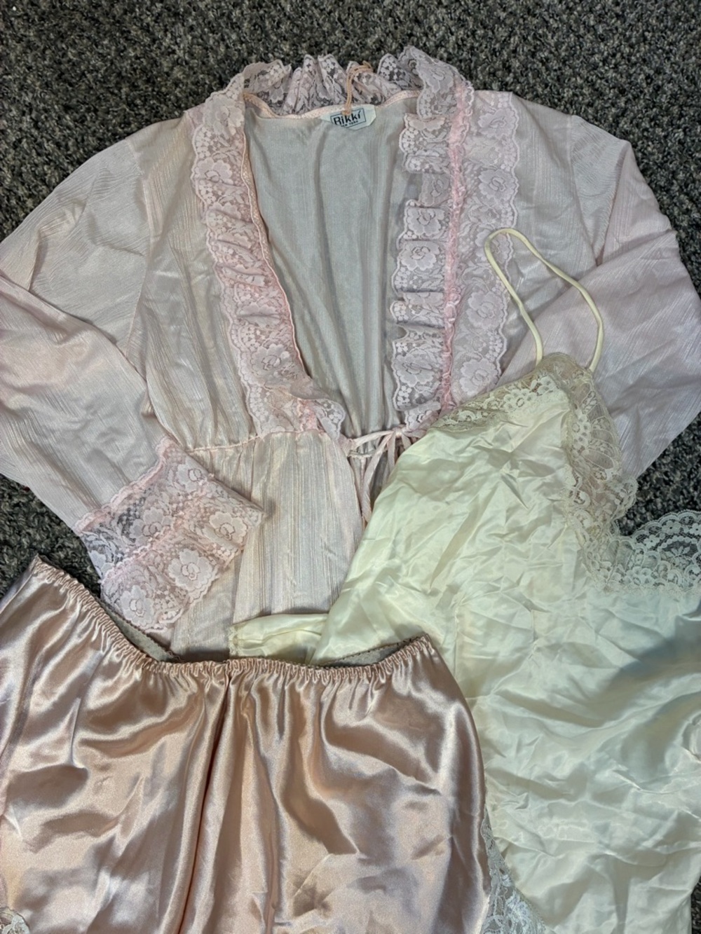 VTG Lingerie Victoria Secret Rikki Lot 3 Items Satin Lace Robe Camisole Shorts - Picture 3 of 14